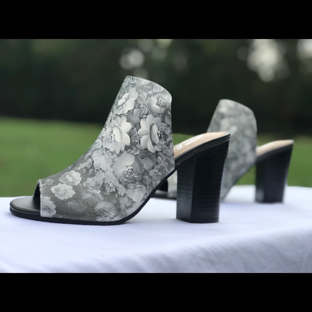 Sbicca Footwear grey & floral sandal heels
